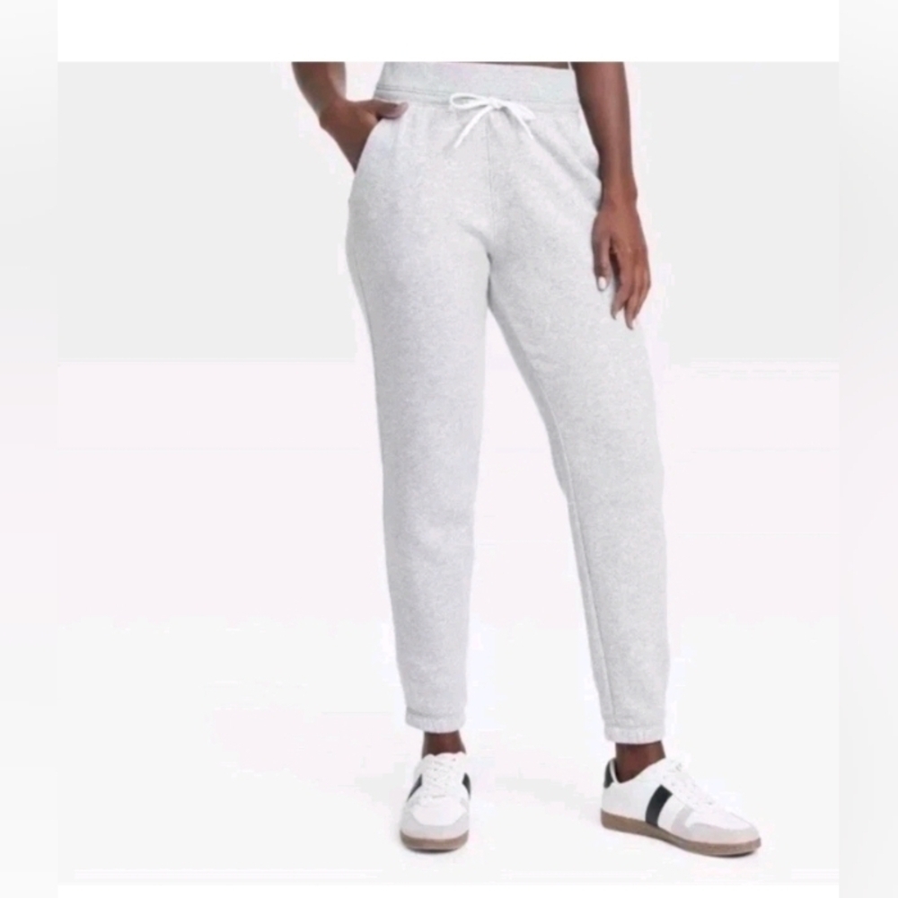 All In Motion High-Rise Core Fleece Jogger Relaxed Fit Adjustable Waistband Slid